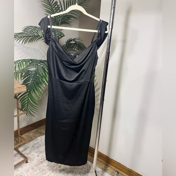 Oh Polly Satin Black Zip-Up Dress - Picture 3 of 4